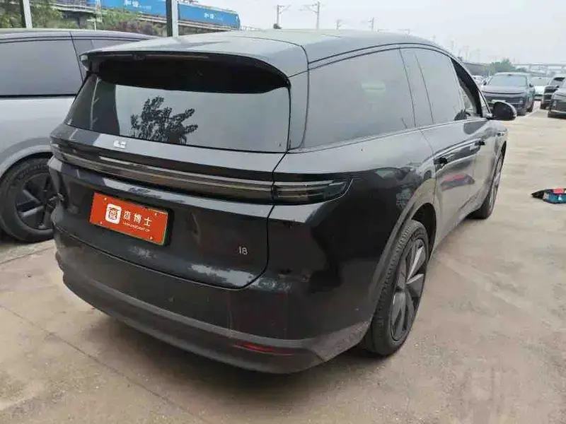 2025 Li Auto (Lixiang) i8 с пробегом 8 000 км