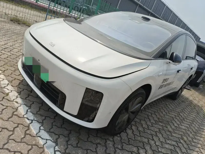 2025 Li Auto (Lixiang) i8 с пробегом 7 700 км