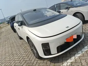 2025 Li Auto (Lixiang) i8 с пробегом 7 700 км
