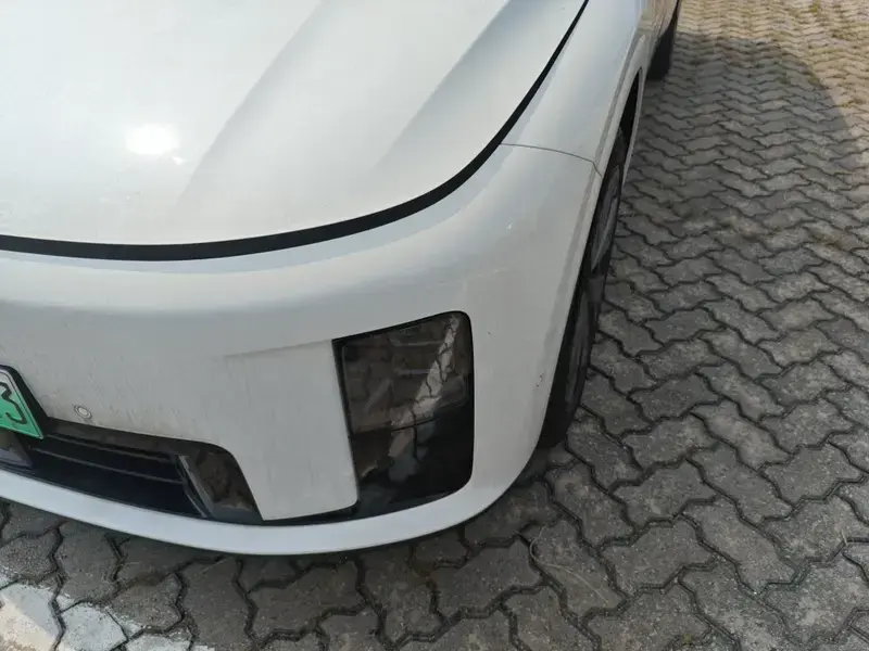 2025 Li Auto (Lixiang) i8 с пробегом 7 700 км