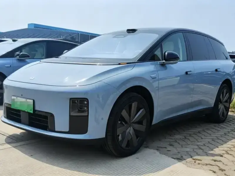 2025 Li Auto (Lixiang) i8 с пробегом 12 100 км