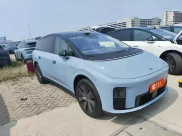 2025 Li Auto (Lixiang) i8 с пробегом 12 100 км