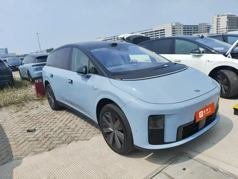 2025 Li Auto (Lixiang) i8 с пробегом 12 100 км