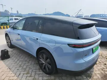 2025 Li Auto (Lixiang) i8 с пробегом 12 100 км