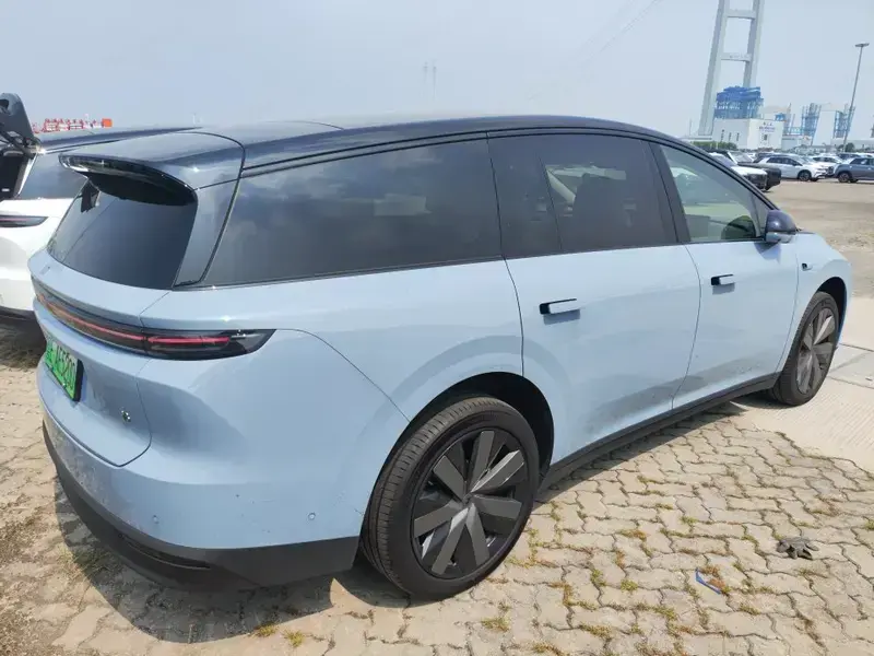2025 Li Auto (Lixiang) i8 с пробегом 12 100 км