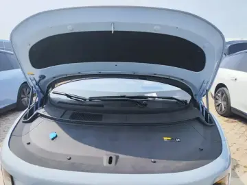 2025 Li Auto (Lixiang) i8 с пробегом 12 100 км
