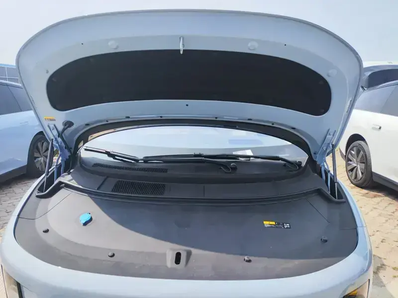 2025 Li Auto (Lixiang) i8 с пробегом 12 100 км