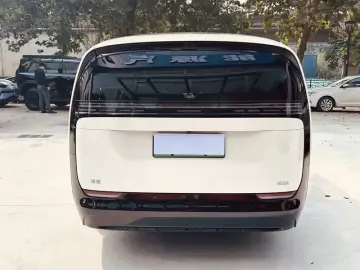 2025 Li Auto (Lixiang) Mega с пробегом 3 600 км