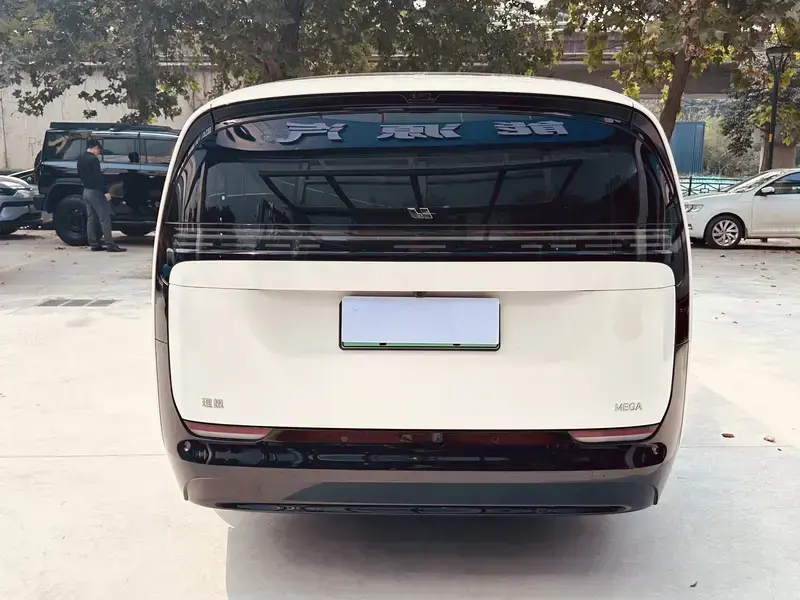 2025 Li Auto (Lixiang) Mega с пробегом 3 600 км