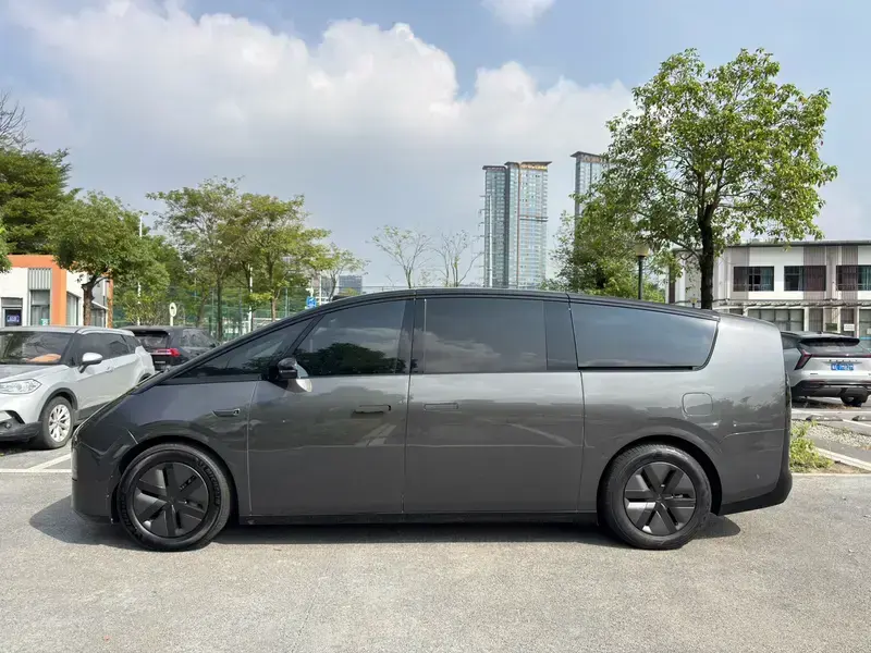 2024 Li Auto (Lixiang) Mega с пробегом 55 000 км