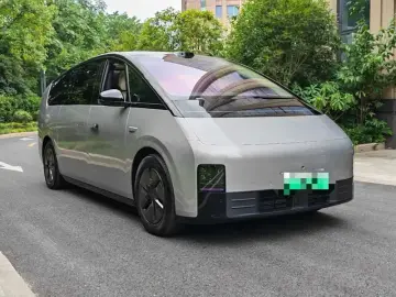 2025 Li Auto (Lixiang) Mega с пробегом 11 000 км