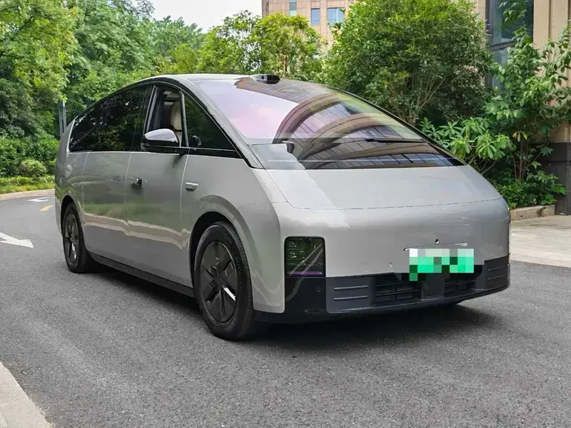 2025 Li Auto (Lixiang) Mega с пробегом 11 000 км