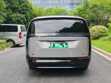 2025 Li Auto (Lixiang) Mega с пробегом 11 000 км