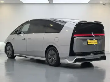 2025 Li Auto (Lixiang) Mega с пробегом 17 400 км