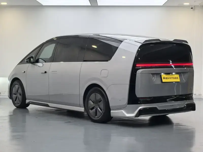 2025 Li Auto (Lixiang) Mega с пробегом 17 400 км