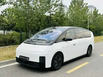 2025 Li Auto (Lixiang) Mega с пробегом 12 000 км