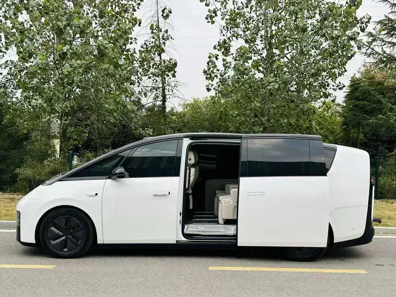2025 Li Auto (Lixiang) Mega с пробегом 12 000 км