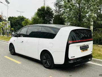 2025 Li Auto (Lixiang) Mega с пробегом 12 000 км