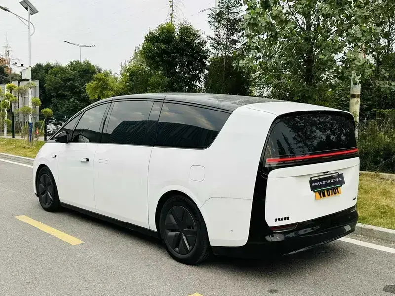 2025 Li Auto (Lixiang) Mega с пробегом 12 000 км