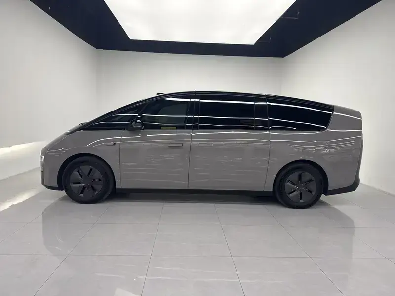 2024 Li Auto (Lixiang) Mega с пробегом 30 500 км