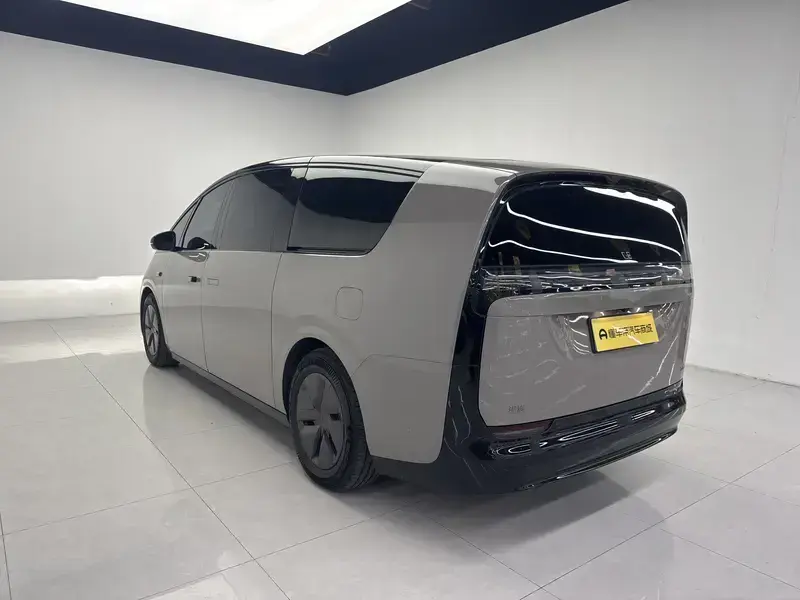 2024 Li Auto (Lixiang) Mega с пробегом 30 500 км