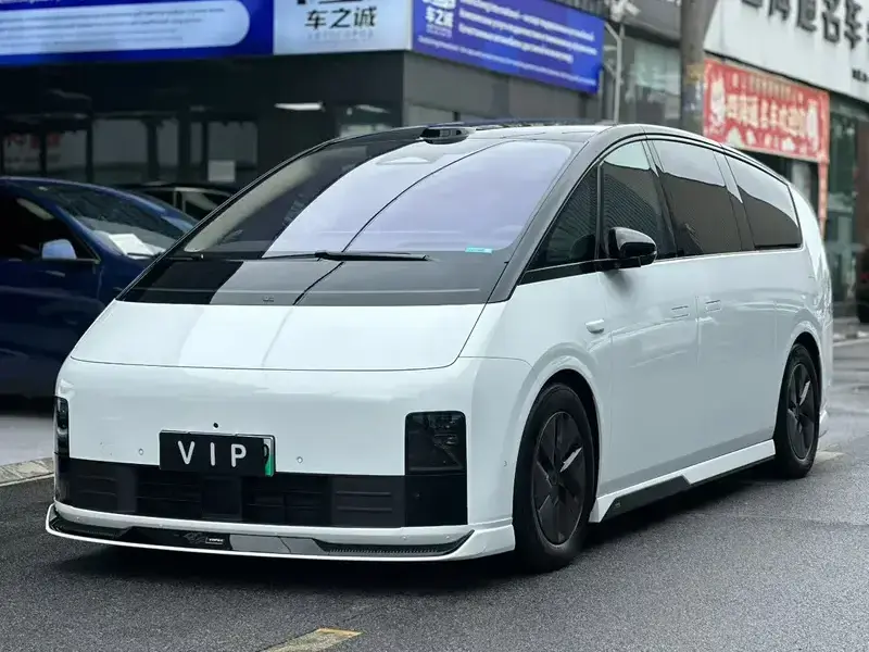2025 Li Auto (Lixiang) Mega с пробегом 17 000 км