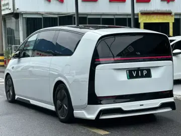 2025 Li Auto (Lixiang) Mega с пробегом 17 000 км