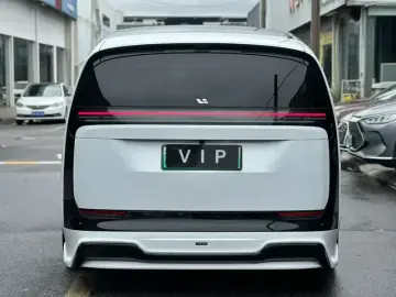2025 Li Auto (Lixiang) Mega с пробегом 17 000 км