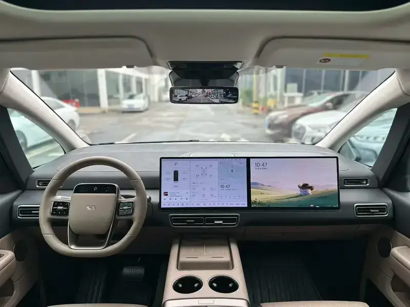 2025 Li Auto (Lixiang) Mega с пробегом 17 000 км