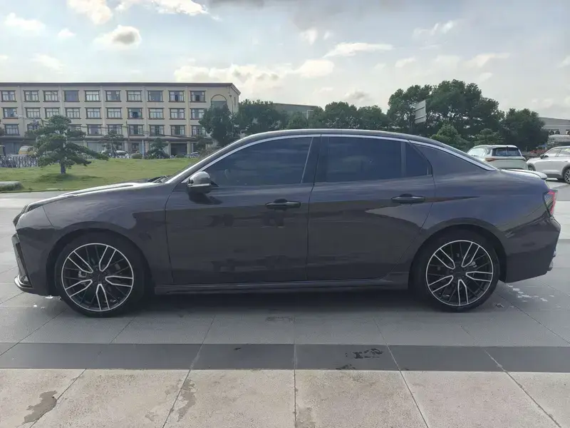 2025 Lynk & Co 03 с пробегом 28 000 км