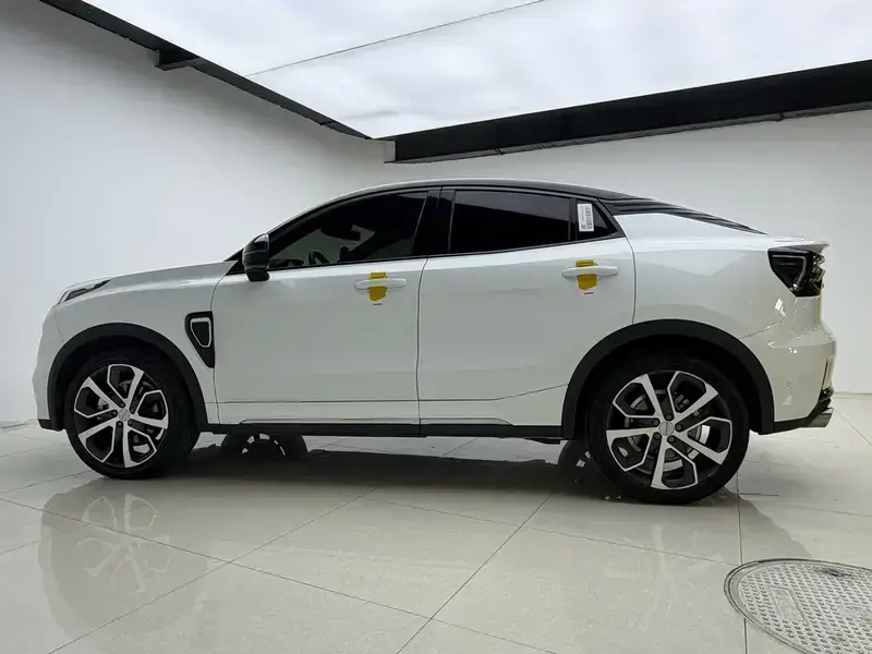 2020 Lynk & Co 05 с пробегом 38 100 км