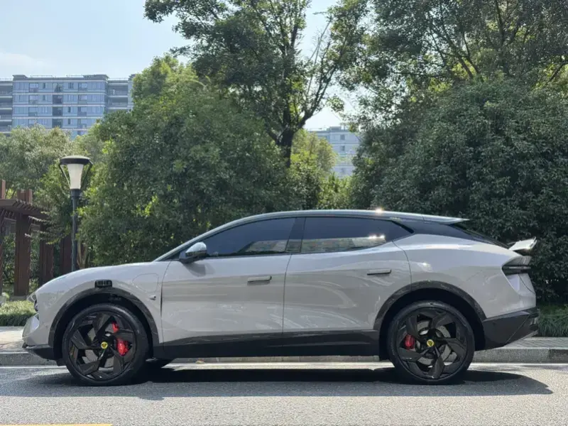 2023 Lotus Eletre с пробегом 6 000 км