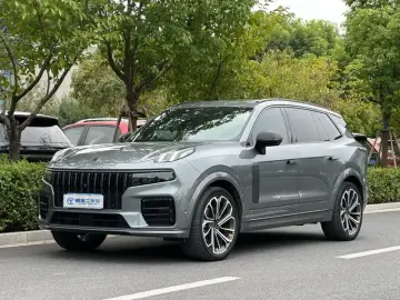 Lynk & Co 09