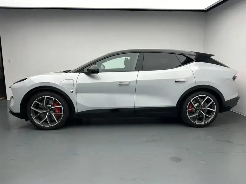 2026 Lotus Eletre с пробегом 100 км