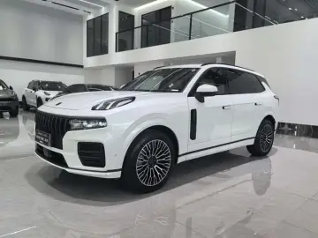 Lynk & Co 09