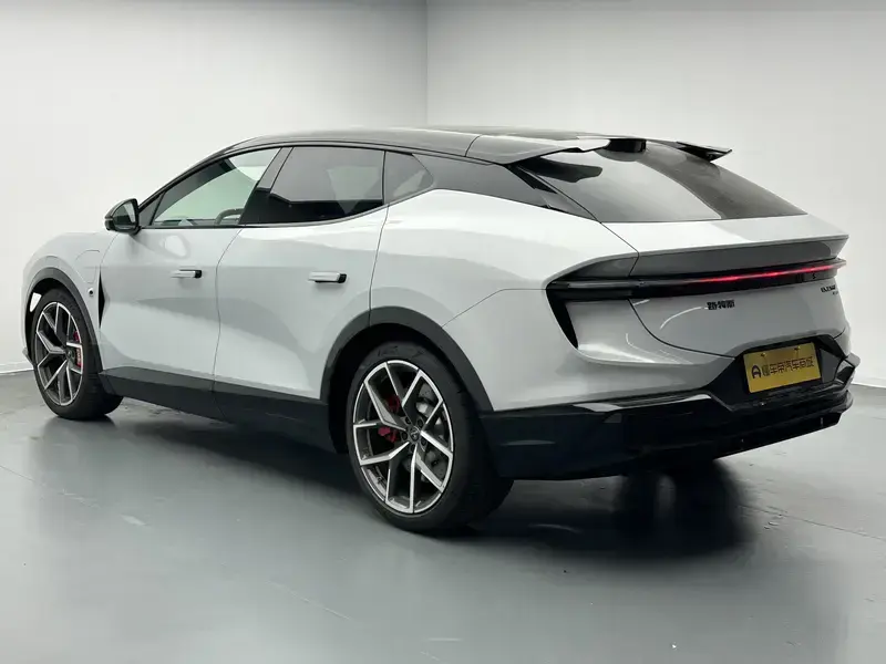 2026 Lotus Eletre с пробегом 100 км