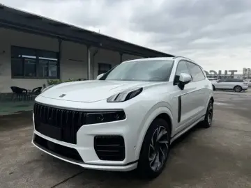 Lynk & Co 09