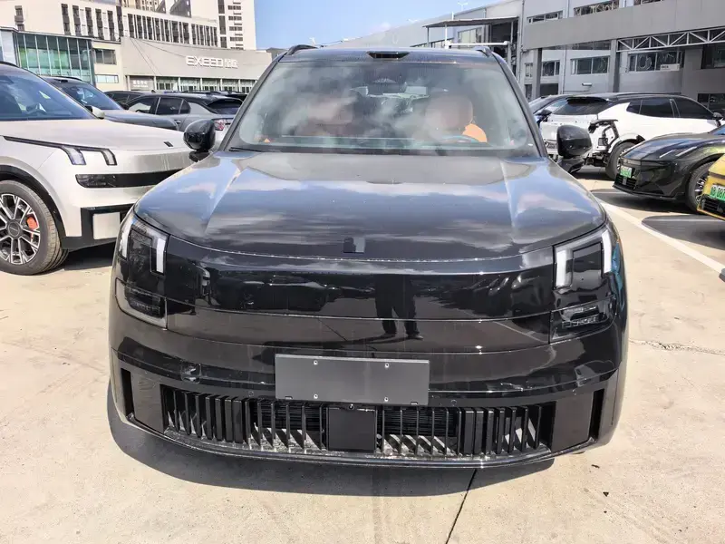 2025 Lynk & Co 900 с пробегом 1 000 км