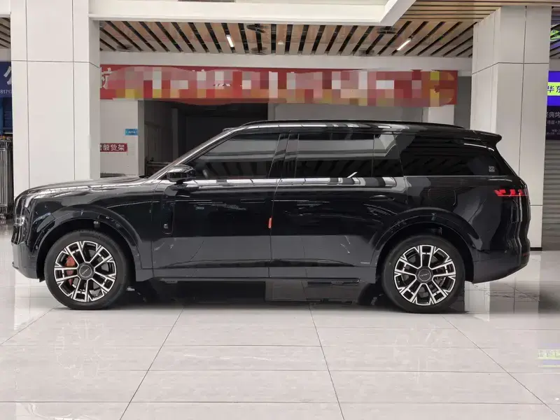 2025 Lynk & Co 900 с пробегом 55 800 км