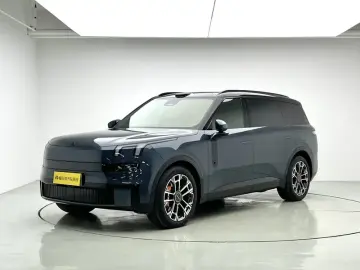 2025 Lynk & Co 900 с пробегом 22 800 км