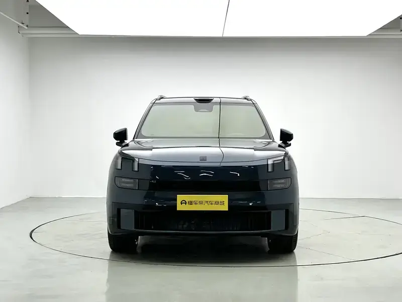 2025 Lynk & Co 900 с пробегом 22 800 км