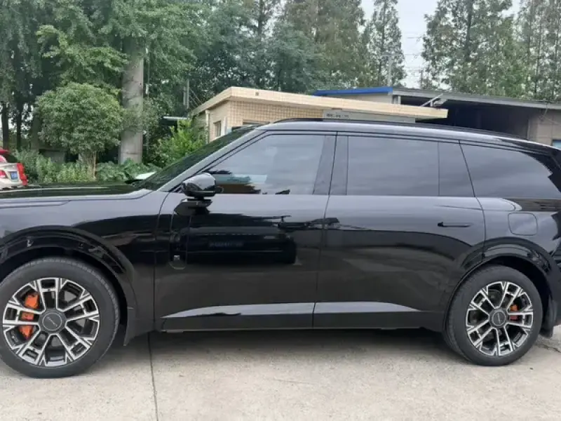 2025 Lynk & Co 900 с пробегом 23 000 км