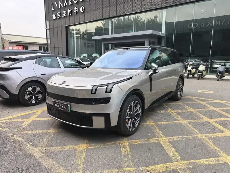 2025 Lynk & Co 900 с пробегом 800 км