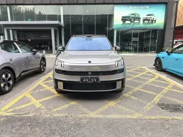 2025 Lynk & Co 900 с пробегом 800 км