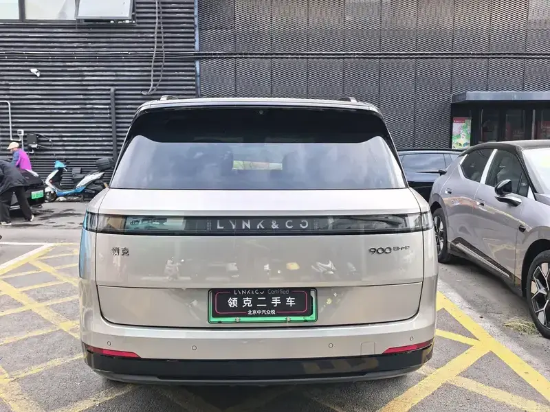 2025 Lynk & Co 900 с пробегом 800 км