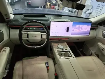 2025 Lynk & Co 900 с пробегом 5 000 км