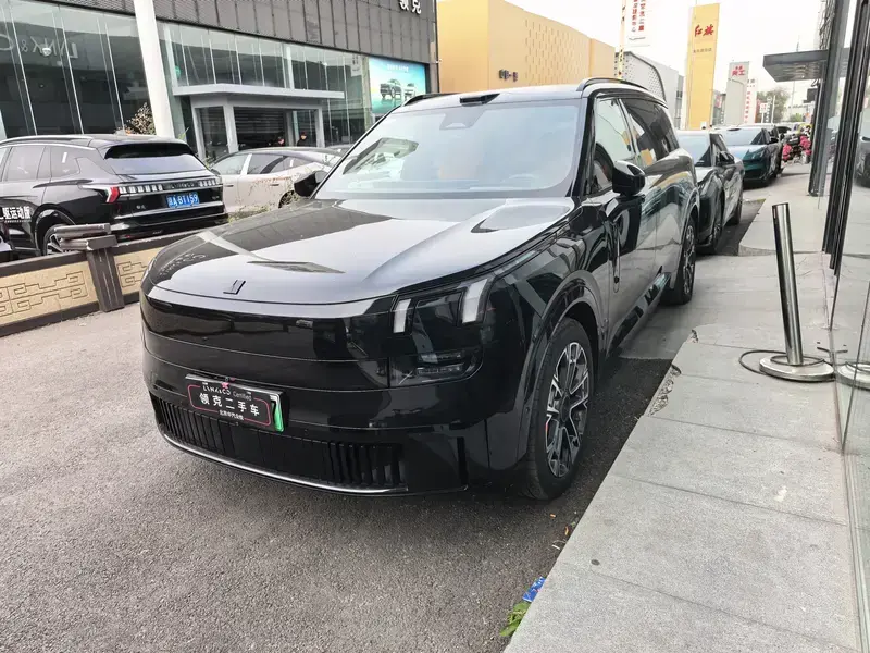 2025 Lynk & Co 900 с пробегом 900 км