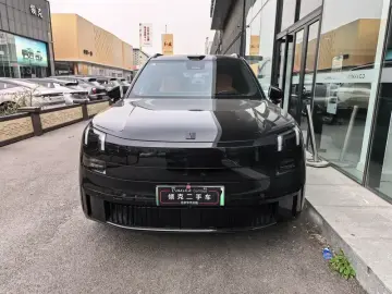 2025 Lynk & Co 900 с пробегом 900 км