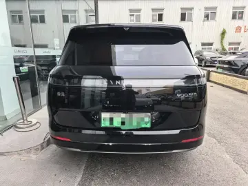 2025 Lynk & Co 900 с пробегом 900 км