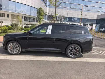 2025 Lynk & Co 900 с пробегом 100 км